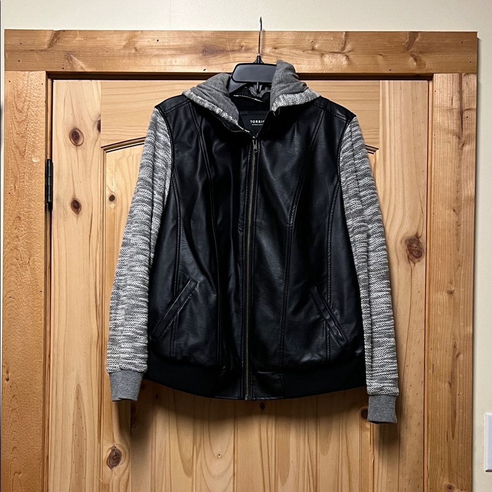 Torrid Black Faux Leather & Marled Grey Terry Bomber Jacket size 0 VGUC